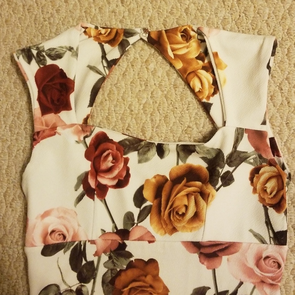 Dress - Picture 2 of 4